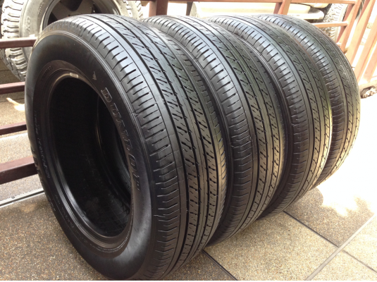 ยาง Dunlop 215 65 16 ปี14 ดอกเยอะ พร้อมใช้งาน ราคาไม่แพง