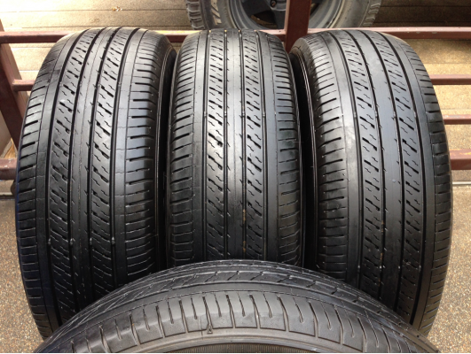 ยาง Dunlop 215 65 16 ปี14 ดอกเยอะ พร้อมใช้งาน ราคาไม่แพง