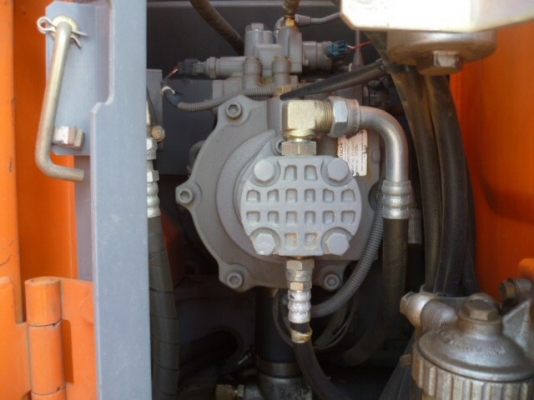 ขาย HITACHI ZX135 US ปี 2008  แทรค 70  มาใหม่ เก่านอกแท้  ยังไม่เคยใช้งานในไทย  สภาพสวย  ระบบดี    โทร  089-7462641 สุวรรณีค่ะ