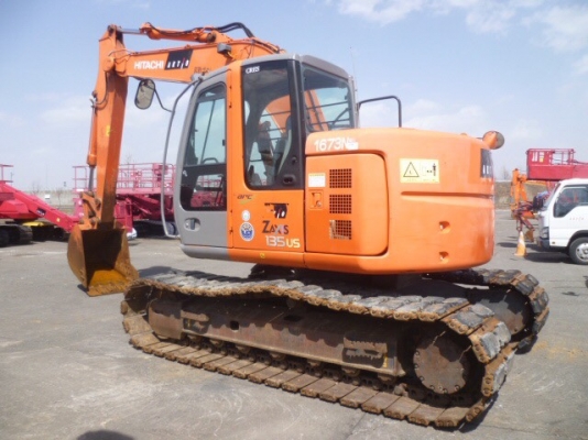 ขาย HITACHI ZX135 US ปี 2008  แทรค 70  มาใหม่ เก่านอกแท้  ยังไม่เคยใช้งานในไทย  สภาพสวย  ระบบดี    โทร  089-7462641 สุวรรณีค่ะ