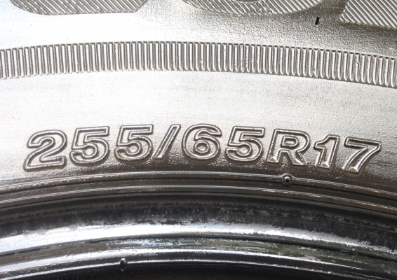 ยาง Bridgestone 255 65 17 ปี15 ดอกเยอะ พร้อมใช้งาน ราคาไม่แพง