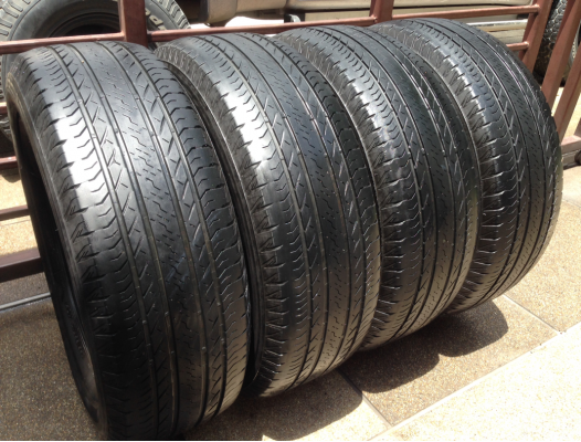 ยาง Bridgestone 255 65 17 ปี15 ดอกเยอะ พร้อมใช้งาน ราคาไม่แพง