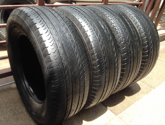 ยาง Bridgestone 255 65 17 ปี15 ดอกเยอะ พร้อมใช้งาน ราคาไม่แพง