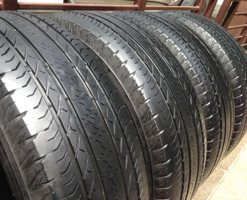 ยาง Bridgestone 255 65 17 ปี15 ดอกเยอะ พร้อมใช้งาน ราคาไม่แพง