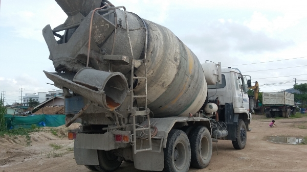 ขายรถโม่ปูน NISSAN EURO1 สนใจติดต่อ 081-1913257