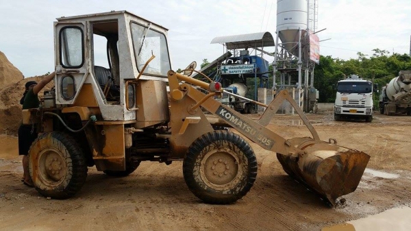 ขายรถ !!! ตักโคมัสสุ 501 ด่วนรถใช้งานอยู่ ราคา 370000 เบอร์โทร 093-2155577