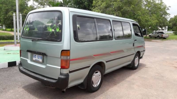 TOYOTA HIACE 2.5 2L ดีเซล พร้อมใช้งาน