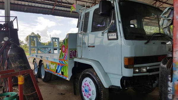 ขาย10ล้อ2เพลาอีซูซุร็อคกี้ 205เทอร์โบว์อินเตอร์ สะพานบันไดไฮโดรลิกซ์ แชชซีสวยเครื่องแน่น เอกสารทะเบียนครบ 6BG1 TURBO INTER ใส่ยางปูพื้น กันชนสปอยเลอร์ หัวหัวเก๋งติดฟิล์มพร้อม