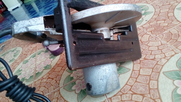 ‪เลื่อยวงเดือน‬