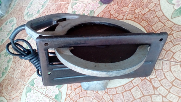 ‪เลื่อยวงเดือน‬