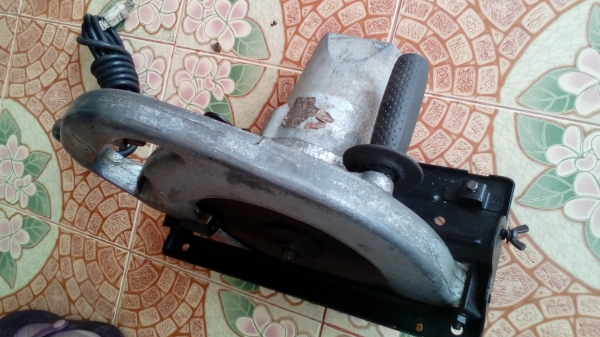 ‪เลื่อยวงเดือน‬