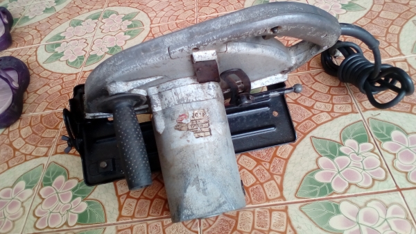 ‪เลื่อยวงเดือน‬