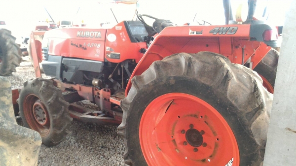 ขายรถไถ KUBOTA L4508 พร้อมดันหน้าตราช้าง ทะเบียนพร้อมโอน ราคา 180,000 DC Tractor Rayong 0818618678,0899347475 id line=0818618678 id line=0899347475 มีรถขนส่งบริการทั่วไทย https://www.facebook.com/DC-Tractor-Rayong-307154532717928/shop?ref=page_internal&am
