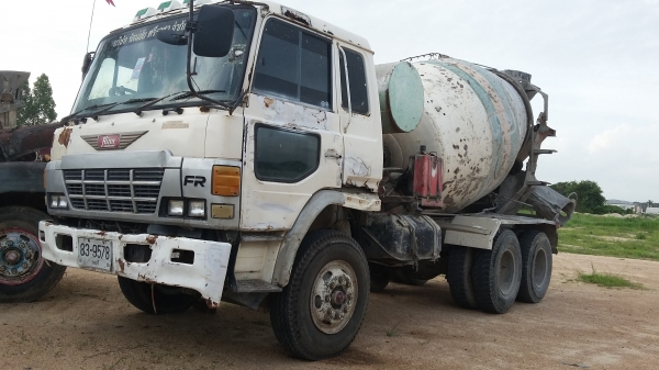 ขายรถโม่ปูน  HINO สนใจติดต่อ 081-1913257 ID LINE sutpat