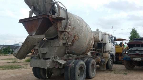 ขายรถโม่ปูน  HINO สนใจติดต่อ 081-1913257 ID LINE sutpat