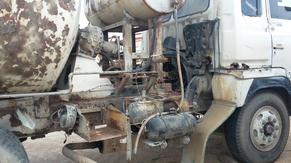 ขายรถโม่ปูน  HINO สนใจติดต่อ 081-1913257 ID LINE sutpat