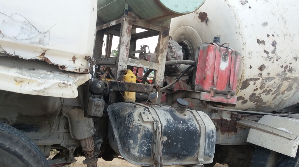 ขายรถโม่ปูน  HINO สนใจติดต่อ 081-1913257 ID LINE sutpat