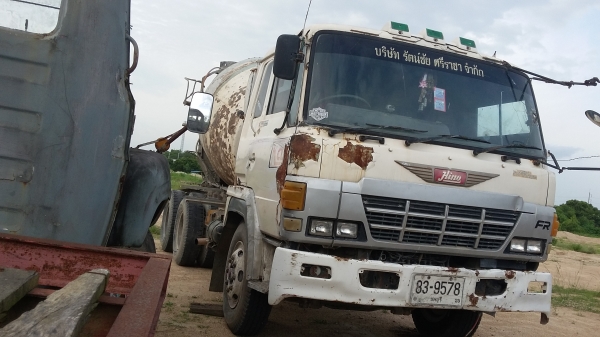 ขายรถโม่ปูน  HINO สนใจติดต่อ 081-1913257 ID LINE sutpat