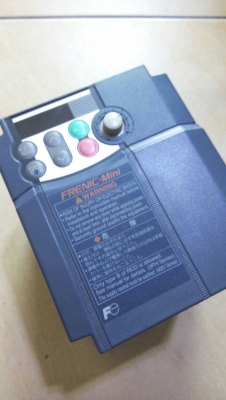 inverter ไฟเข้า380v 3แรงครับ