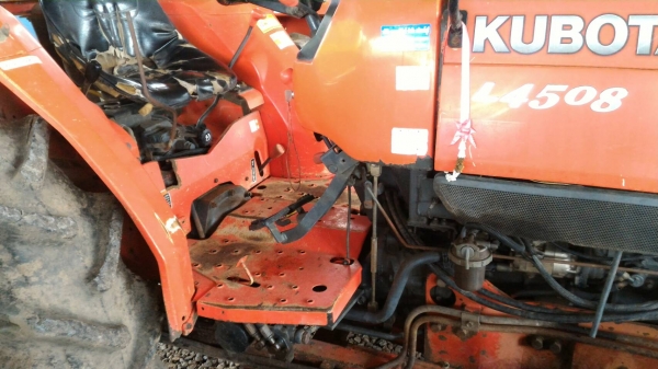 ขายรถไถ KUBOTA L4508 พร้อมดันหน้าตราช้าง ทะเบียนพร้อมโอน ราคา 180,000 DC Tractor Rayong 0818618678,0899347475 id line=0818618678 id line=0899347475 มีรถขนส่งบริการทั่วไทย https://www.facebook.com/DC-Tractor-Rayong-307154532717928/shop?ref=page_internal&am