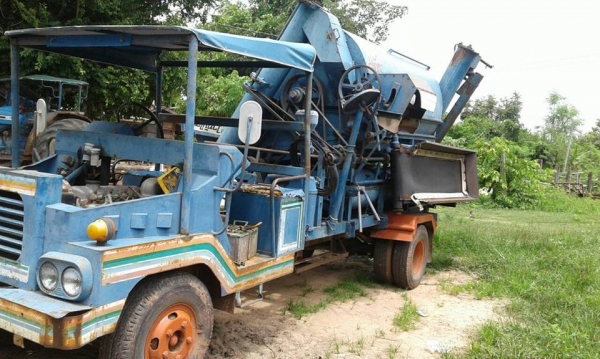 ขายรถนวดข้าว ไทยเส็ง8ฟุต จัมโบ้ เครื่อง168แรง EH700 แคชซีหน้า6 ยางดีเพลาลอย สภาพพร้อมใช้งาน ราคา136,000 สนใจโทร 090-8588220คุณนะ 093-3258446คุณบิว หรือเข้าดูสินค้าอื่นๆได้ที่ www.narong2truck.com หรือ www.truck.in.th/498 หรือเพจFacebook ณรงค์ ซื้อขายรถมือ