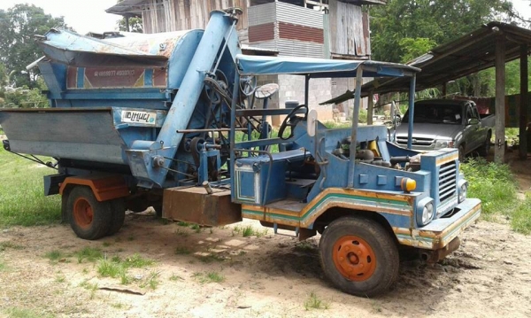 ขายรถนวดข้าว ไทยเส็ง8ฟุต จัมโบ้ เครื่อง168แรง EH700 แคชซีหน้า6 ยางดีเพลาลอย สภาพพร้อมใช้งาน ราคา136,000 สนใจโทร 090-8588220คุณนะ 093-3258446คุณบิว หรือเข้าดูสินค้าอื่นๆได้ที่ www.narong2truck.com หรือ www.truck.in.th/498 หรือเพจFacebook ณรงค์ ซื้อขายรถมือ