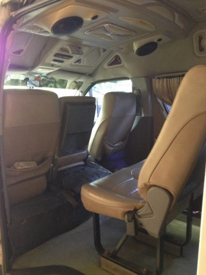 ขายรถตู้คอมมูเตอร์TOYOTAปี48 ธ.ค แต่งVIP สภาพสวยเดิม พร้อมวิ่งใช้งาน ภายในสวย เครื่องเดิม2.5ดีเซล