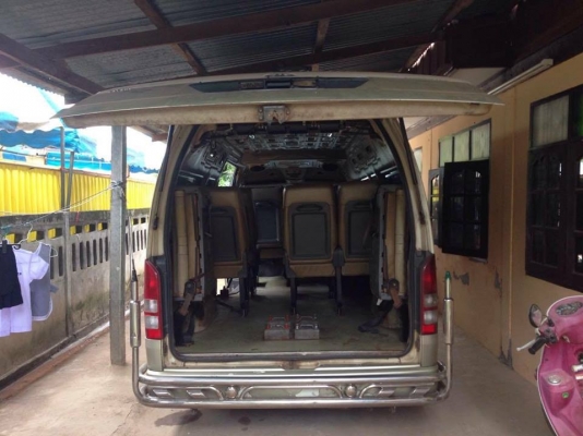 ขายรถตู้คอมมูเตอร์TOYOTAปี48 ธ.ค แต่งVIP สภาพสวยเดิม พร้อมวิ่งใช้งาน ภายในสวย เครื่องเดิม2.5ดีเซล
