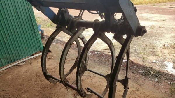 แยกขายเฉพาะคีบอ้อยขาคู่ ของกลกิจ สภาพใช้งานได้ปกติ ปั้มและอุปกรณ์มีให้ครบ