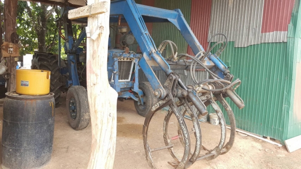 แยกขายเฉพาะคีบอ้อยขาคู่ ของกลกิจ สภาพใช้งานได้ปกติ ปั้มและอุปกรณ์มีให้ครบ