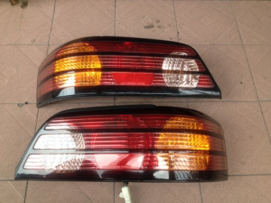 ไฟท้าย TOYOTA LEVIN เก่าญี่ปุ่นเเท้สภาพสวยหลอดครบคู่ละ