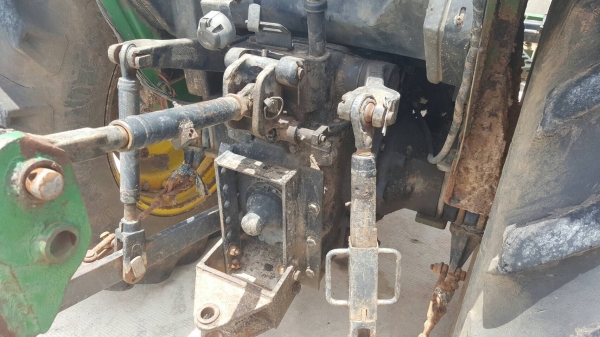 ขาย รถไถ JOHN DEERE 5310 เพลาเดียว ปี 57 สภาพพร้อมใช้งาน เอกสารเล่มทะเบียนครบ อุปกรณ์มีผาน 6 และใบดันหน้า