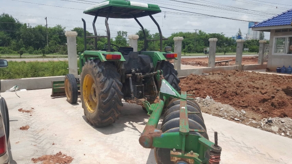 ขาย รถไถ JOHN DEERE 5310 เพลาเดียว ปี 57 สภาพพร้อมใช้งาน เอกสารเล่มทะเบียนครบ อุปกรณ์มีผาน 6 และใบดันหน้า