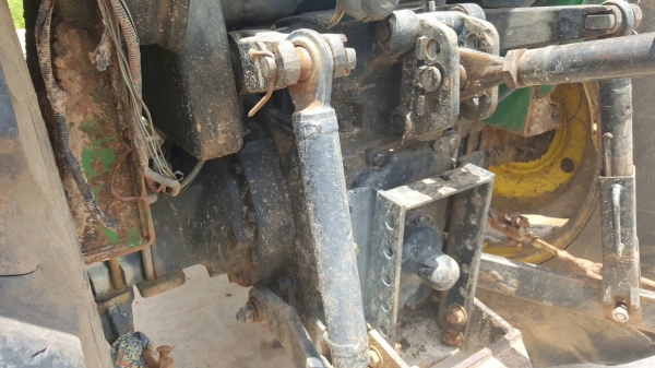 ขาย รถไถ JOHN DEERE 5310 เพลาเดียว ปี 57 สภาพพร้อมใช้งาน เอกสารเล่มทะเบียนครบ อุปกรณ์มีผาน 6 และใบดันหน้า