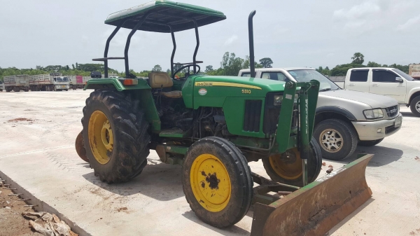 ขาย รถไถ JOHN DEERE 5310 เพลาเดียว ปี 57 สภาพพร้อมใช้งาน เอกสารเล่มทะเบียนครบ อุปกรณ์มีผาน 6 และใบดันหน้า
