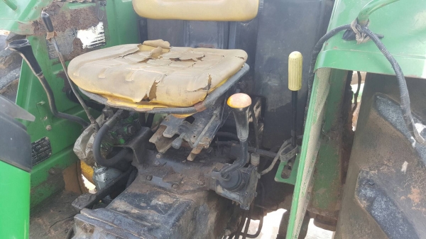 ขาย รถไถ JOHN DEERE 5310 เพลาเดียว ปี 57 สภาพพร้อมใช้งาน เอกสารเล่มทะเบียนครบ อุปกรณ์มีผาน 6 และใบดันหน้า