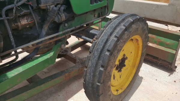 ขาย รถไถ JOHN DEERE 5310 เพลาเดียว ปี 57 สภาพพร้อมใช้งาน เอกสารเล่มทะเบียนครบ อุปกรณ์มีผาน 6 และใบดันหน้า