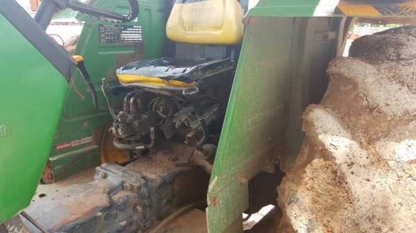 ขาย รถไถ JOHN DEERE 5310 MFWD 2 เพลา คานหน้า CARRARO สภาพสวยพร้อมใช้งาน อุปกรณ์มีใบดันหน้า และผาน 3