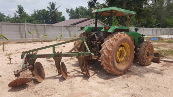 ขาย รถไถ JOHN DEERE 5310 MFWD 2 เพลา คานหน้า CARRARO สภาพสวยพร้อมใช้งาน อุปกรณ์มีใบดันหน้า และผาน 3