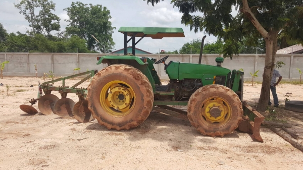 ขาย รถไถ JOHN DEERE 5310 MFWD 2 เพลา คานหน้า CARRARO สภาพสวยพร้อมใช้งาน อุปกรณ์มีใบดันหน้า และผาน 3