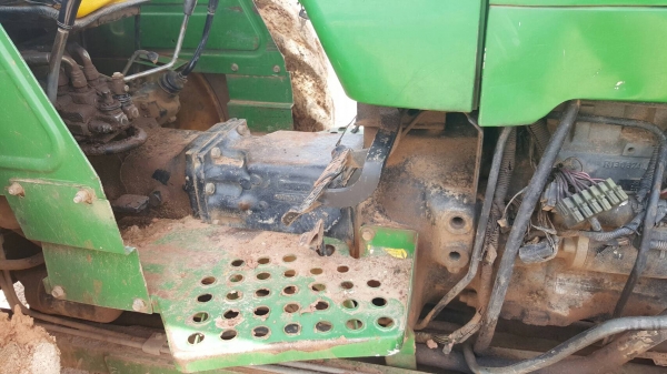 ขาย รถไถ JOHN DEERE 5310 MFWD 2 เพลา คานหน้า CARRARO สภาพสวยพร้อมใช้งาน อุปกรณ์มีใบดันหน้า และผาน 3