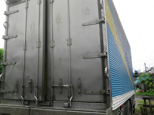 รถอีซูซุ 10  ล้อ ตู้เย็น FVM 195 แรงม้า.     สนใจติดต่อ  081 - 6079515