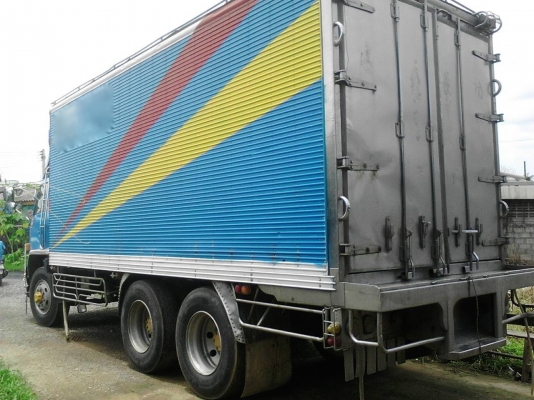 รถอีซูซุ 10  ล้อ ตู้เย็น FVM 195 แรงม้า.     สนใจติดต่อ  081 - 6079515