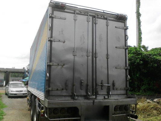 รถอีซูซุ 10  ล้อ ตู้เย็น FVM 195 แรงม้า.     สนใจติดต่อ  081 - 6079515