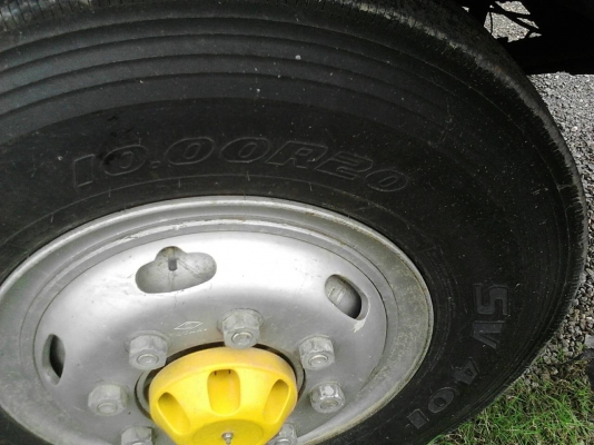 รถอีซูซุ 10  ล้อ ตู้เย็น FVM 195 แรงม้า.     สนใจติดต่อ  081 - 6079515