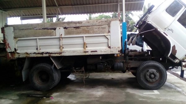 รถฮีโน่ 6 ล้อดั้ม FF 168 แรงม้า. ปี 33.    สนใจติดต่อ  081 - 6079515