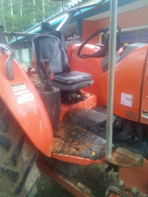 รถไถ KUBOTA  M9540  ,  2 เพลา. , ( รถทำงาน 1,7xx ชม. )     สนใจติดต่อ  081 - 6079515
