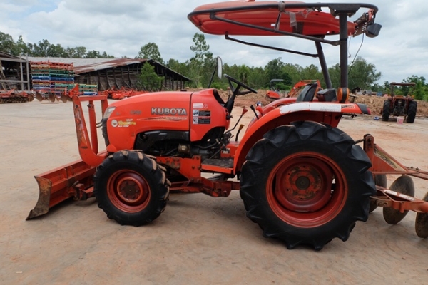 ขายรถไถรุ่น L3608 พร้อมใบมีด ผานพรวน มีเอกสารพร้อมโอน รถสวยพร้อมใช้งาน