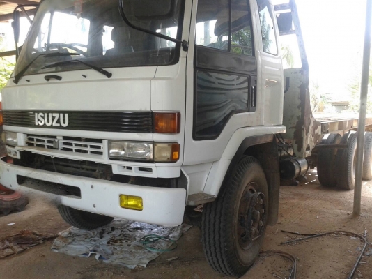 รถอีซูซุ 10 ล้อ ท้ายลาด  210 แรงม้า.     สนใจติดต่อ  081 - 6079515