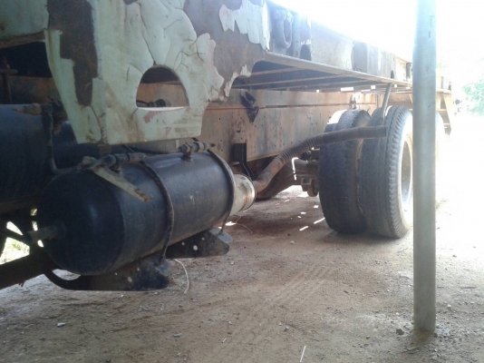 รถอีซูซุ 10 ล้อ ท้ายลาด  210 แรงม้า.     สนใจติดต่อ  081 - 6079515